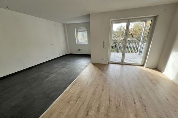 Schöne 2 Zimmer Wohnung mit Personenaufzug und Balkon in Grünheide nahe FLUGHAFEN (BER) und TESLA