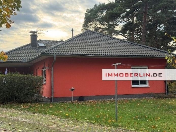 IMMOBERLIN.DE - Atrakcyjny bungalow z ogrodem słonecznym i garażem w harmonijnej lokalizacji przy jeziorze Krüpelsee – Zdjęcie 1