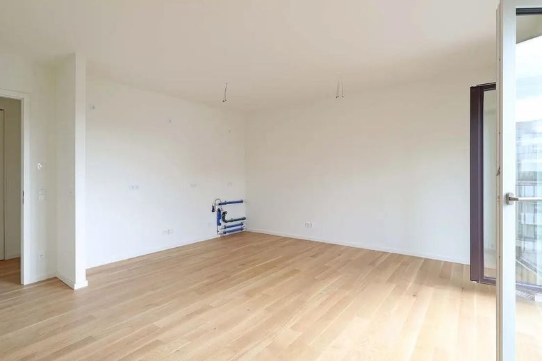 Lichtdurchflutete Traumwohnung, herrlicher Ausblick und Westbalkon - für Paare – Wohnzimmer mit Küche