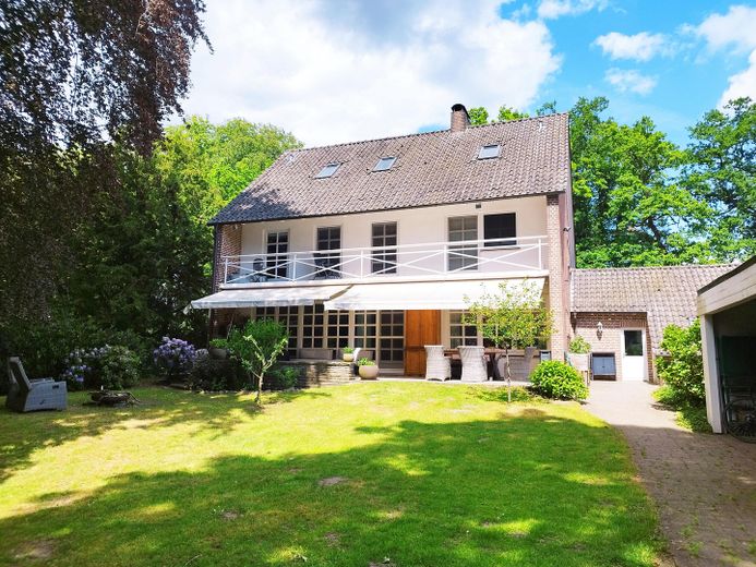 Stilvolles Einfamilienhaus in Oberneuland – Rückansicht/ Südseite