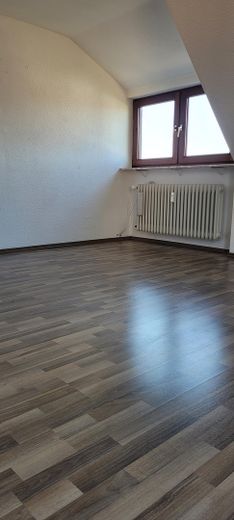 Appartement mansardé de 3 pièces avec balcon et garage à Stuttgart-Weilimdorf – Photo 4