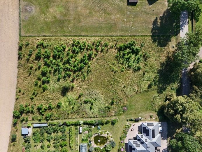 Großartiges Baugrundstück mit herrlichem Grünblick+ guter Infrastruktur zu kaufen. Kühnel Immobilien – Foto 1