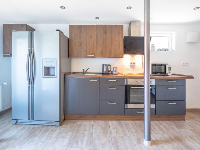 Exklusiver freistehender Bungalow mit Einliegerwohnung, Fernblick, Doppelgarage & großem Garten – Foto 21