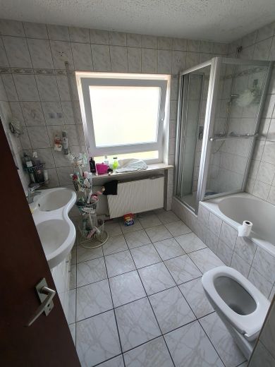 Attraente casa a schiera centrale di 5 locali in posizione privilegiata nei quartieri Wolfram e Herrenbach – Bad