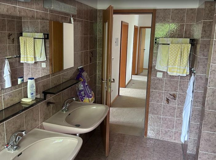 Krailling'de güzel, komisyonsuz yarı müstakil ev – Badezimmer