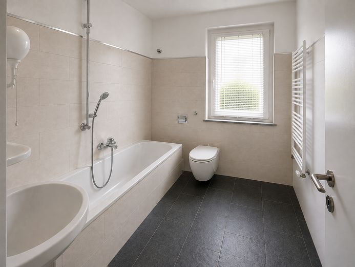 Provisionsfrei von privat: Modernisiertes Reihenhaus mit Garage in Hagen-Ems – „Badezimmer – Visualisierung