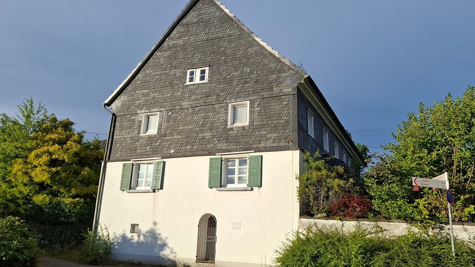 Besonderes Haus mit Geschichte in Dorf mit Ausblick – Foto 1
