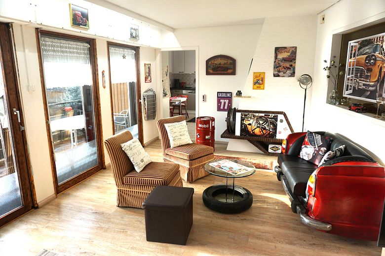 HAUS-SCHLUCHSEEBLICK: 3 Ferienwohnungen mit "Classic-Car-Ambiente" in Premiumlage (€ 1,1 Mio. +Inv.) – EG Wohnung Autolounge
