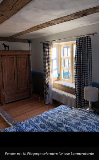 Historisches Landhaus in Mecklenburg-Vorpommern - ruhig gelegen, stündlich per Bahn erreichbar – Südwestzimmer mit Südfenster