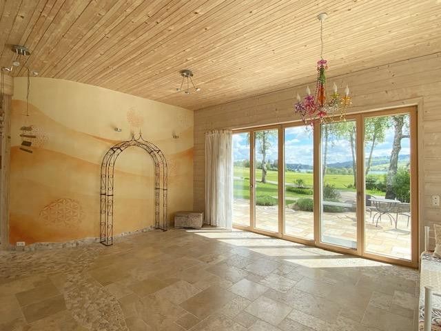 einzigartige Buero/Geschäftsräume im Allgäu bei Kempten, See- und Bergsicht und Business-Fengshui – Verkaufsrau mit Blick zum See 