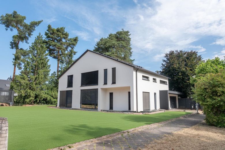 Waldstadt Freistehendes Haus Neubau 2023 – Seitenansicht