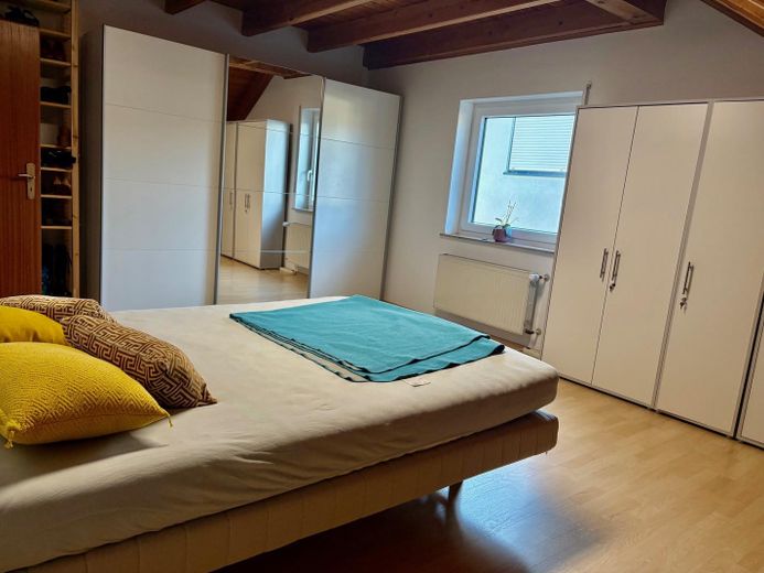 Großzügige 2-Zi.-Whg. 80qm mit EBK und Balkon (möbliert/unmöbliert) - befristet für 9 bis 18 Monate – Schlafzimmer