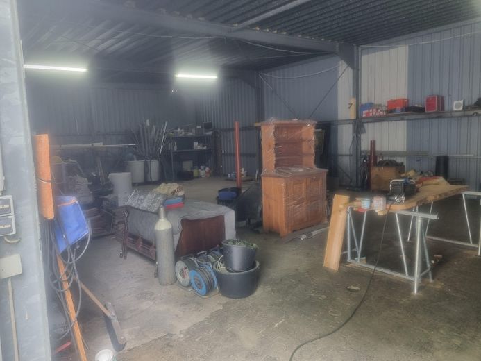 Mehrfamilienhaus, Pension, Lagerhalle, Magazin, Halle mit Rolltor – Lager oder Produktionshalle