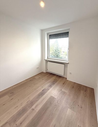 Kernsanierte 2,5-Zimmer-Wohnung mit Balkon in Solln – Erstbezug, provisionsfrei – Büro
