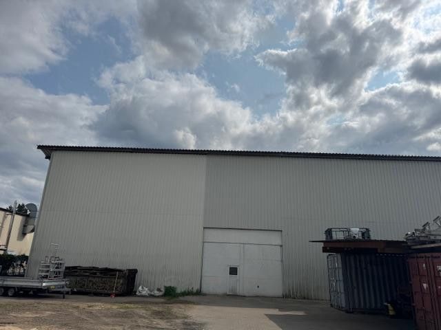 À partir de 80 m² jusqu’à 780 m² de surfaces de stockage et de hall avec un bureau, production à Wandlitz – Zuwegung Hofseite