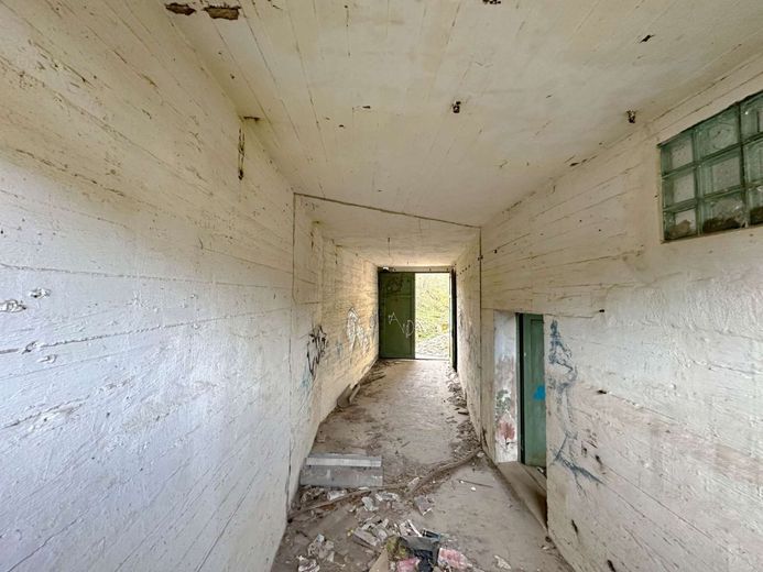 Provisionsfreier Denkmal Bunker mit Südausrichtung Erschlossen &amp; Ideal für visionäre Gewerbeprojekte – Sued Gang