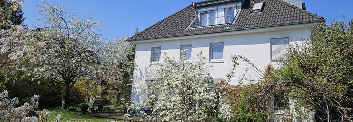 Außenansicht mit Garten