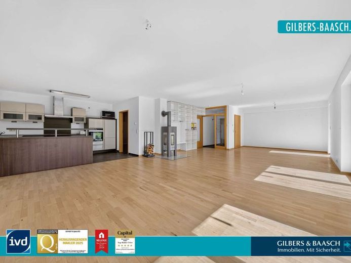 Wohnen mit Hauscharakter: Großzügige 4-Zimmer Wohnung mit ca. 148 m² und eigenem Garten – Foto 1
