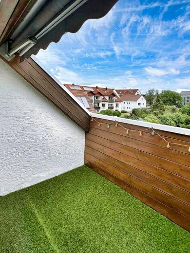 2 Zimmer- Dachgeschoss- Wohnung in schöner Wohnlage in Neu-Ulm / Pfuhl – Balkon mit Aussicht
