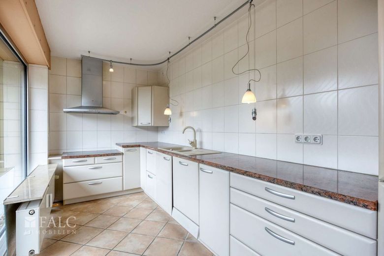 Penthouse a Köln-Weiden - ascensore, garage sotterraneo e fantastica terrazza sul tetto – Küche