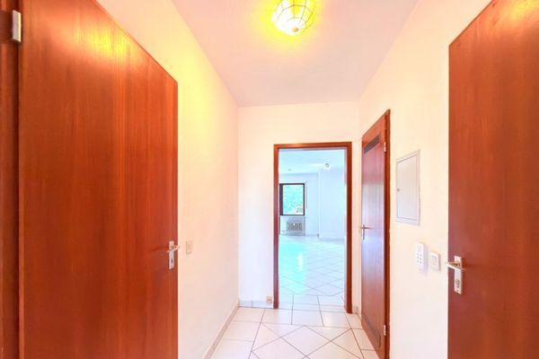 Helle 2-Zimmer-Wohnung mit Westbalkon zwischen Innenstadt und Burgberg