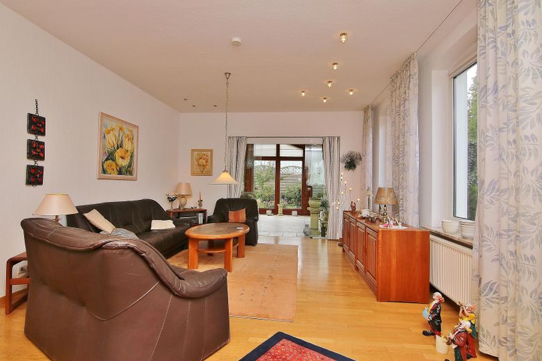 Großzügige helle Altbau-Wohnung in Schleswig - Nähe Schloss Gottorf – Wohnzimmer