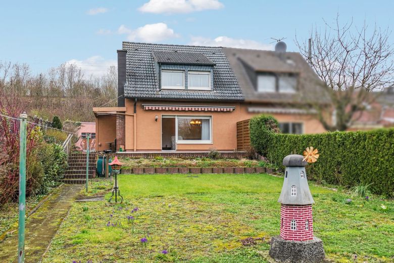 Doppelter Wohntraum auf einem Grundstück - Zwei Häuser, ein Zuhause! – Gartenansicht