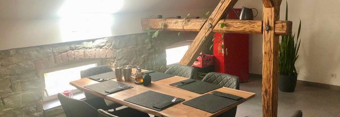 Loft moderne de 3,5 pièces avec loggia – Essen