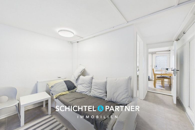 Bahnhofsvorstadt | Studentenhaus mit zwei Balkonen und Terrasse – S&amp;P | Schlafzimmer