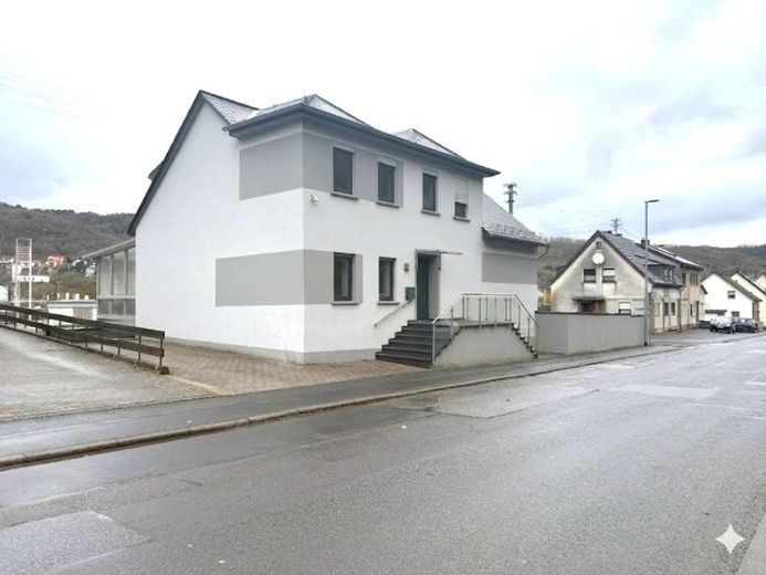 Attraktives und modernisiertes Einfamilienhaus mit Einliegerwohnung – Foto 1