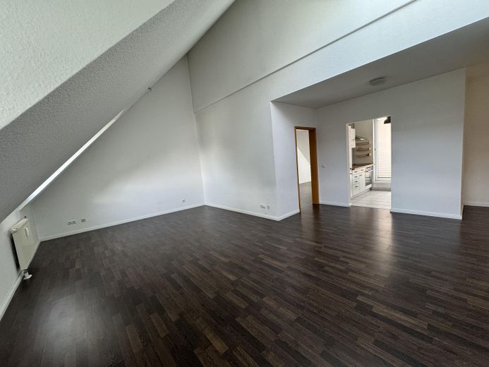 stilvolle 2-Zimmer-DG-Wohnung mit beeindruckender Raumhöhe - zentral in Mz-Kastel, von privat – Foto 4