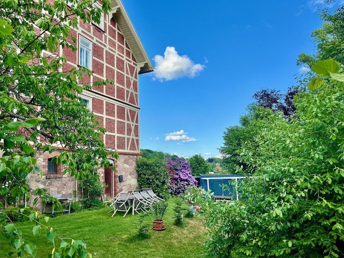 Sanierte bezugsfertige Villa mit Weitblick für Eigennutzung und/oder Kapitalanlage – Garten