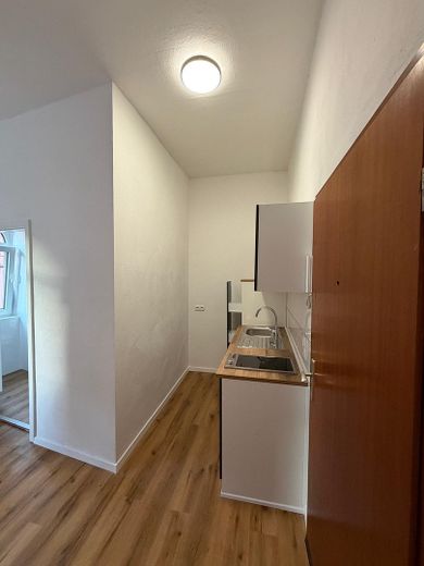 Komplett renovierte, helle 1,5-Zimmer Wohnung im Zentrum – Küche