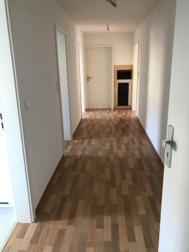 2,5 ZKB - mit EBK u. Balkon in Einbahnstraße in östlicher Südstadt – Flur
