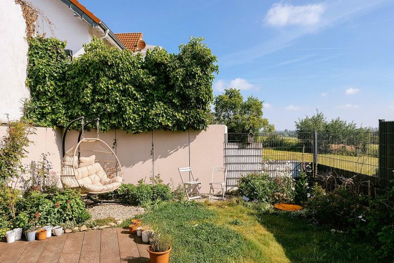Senza commissioni! Casa bifamiliare sfalsata su più livelli, personalizzata, con garage doppio e vista panoramica! – Kleine Oase mit Blick