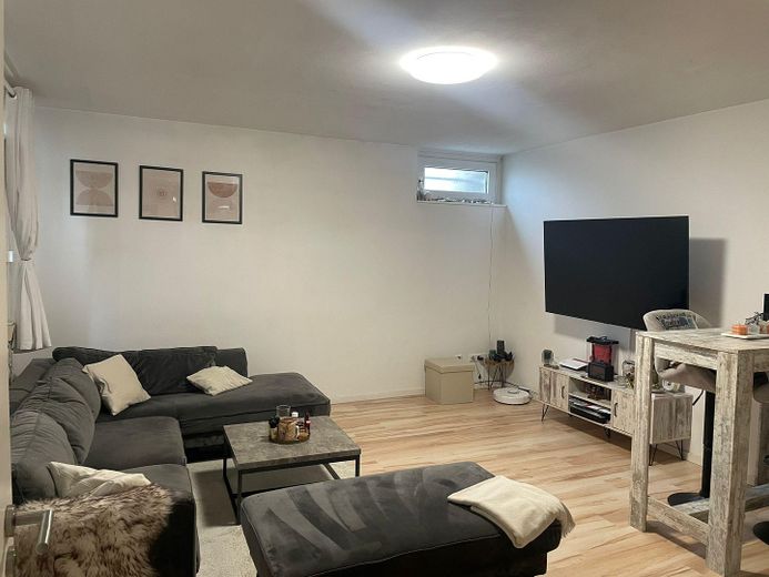 Gemütliche 2-Zimmer-Wohnung mit moderner Wohnküche & weißem Wannenbad – ruhig zum Innenhof – Wohnen beispielhaft möbiliert
