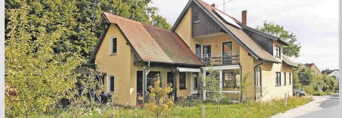 2 Familien-Haus mit Nebengebäude