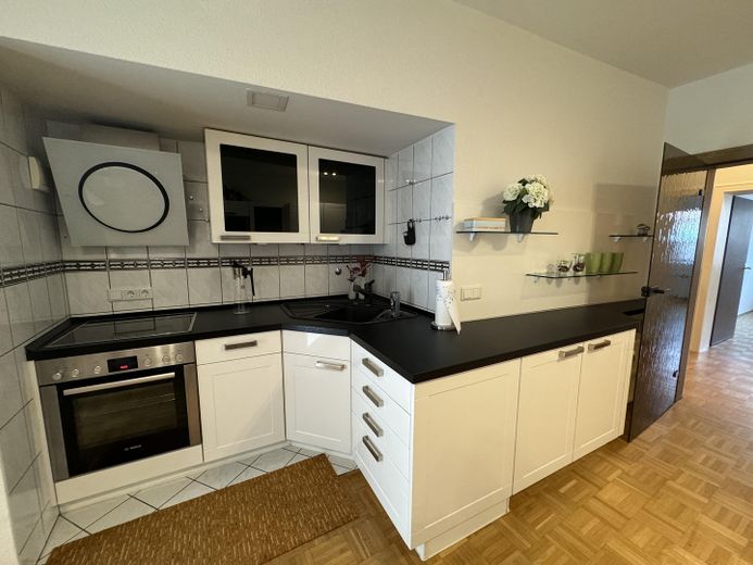 Außergewöhnliche 2,5-Zimmer-Wohnung nahe Uniklinikum – mit Einbauküche, Balkon & Sonnenterrasse – Foto 4