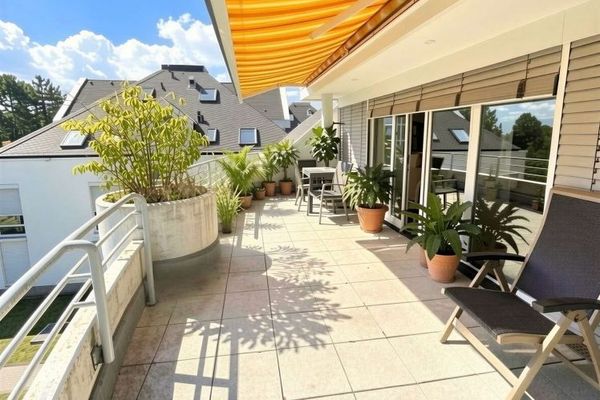 Dove la terrazza sul tetto diventa il secondo soggiorno – Maisonette attico su due livelli