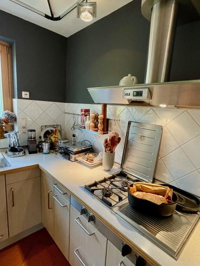 Sonniges Reihenendhaus mit Atelier - ruhige, familienfreundliche Lage, Garten & Blick über Skyline – Küche