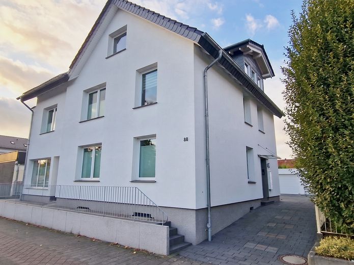 Hochwertig sanierte 5 Zi.- ETW in Gütersloh - Dachterrasse, Doppelgarage – Außen 2