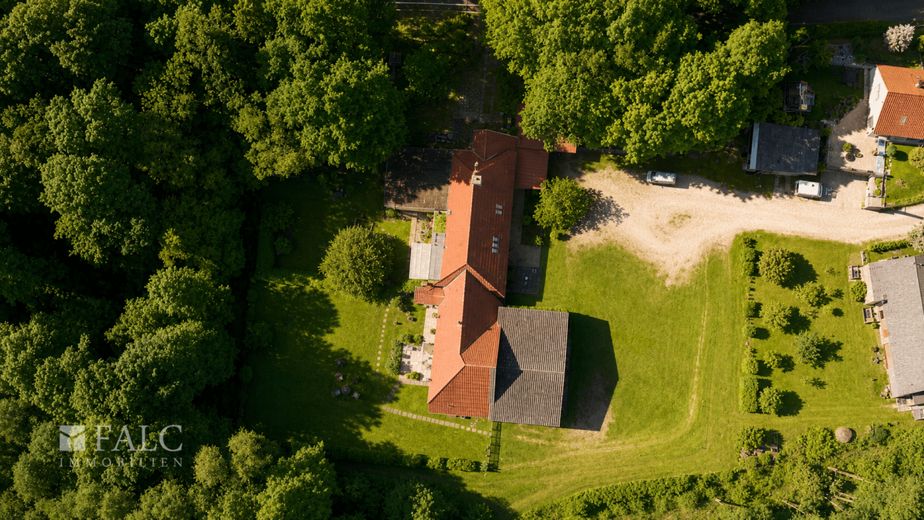 ***Doppelhaushälfte mit Halle und großem Grundstück in Traumlage am Sievertsee*** – Drohne Draufansicht