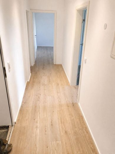 Helle und moderne 2-Zimmer-Wohnung mit Balkon in Außernzell – Foto 3