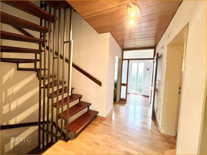1.Treppe nach oben + unten