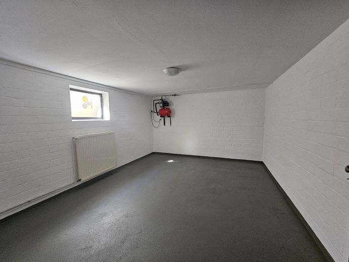 Gepflegtes Einfamilienhaus mit großem Garten in Hamburg-Lemsahl-Mellingstedt – Kellerraum mit Pumpe