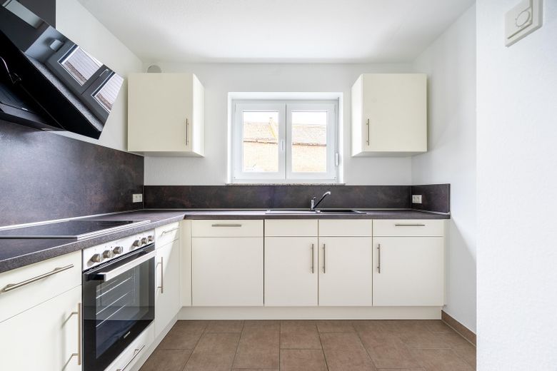 * Ampio appartamento di 3,5 locali | 94 m² | cucina componibile e balcone * – Küche