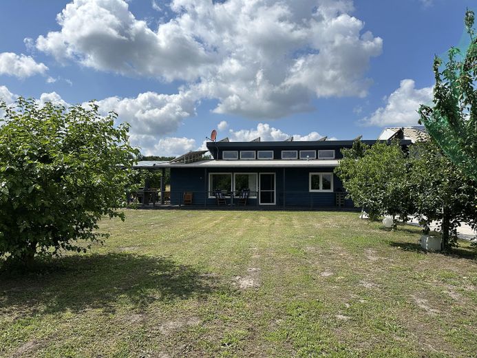 Immobile commerciale 2 capannoni 300 + 450 m² casa unifamiliare 188 m² – Haus Südosten