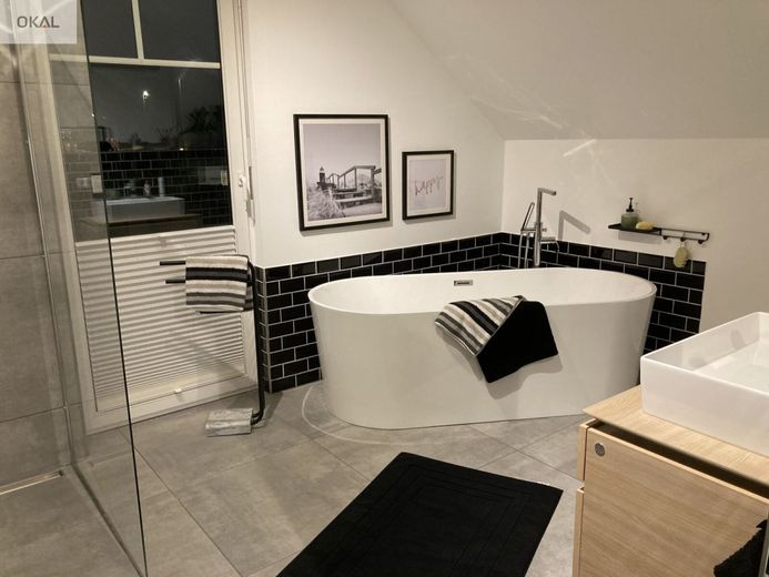 Licht, Luft, Lebensqualität: Designstarkes Einfamilienhaus für Anspruchsvolle. – Bad