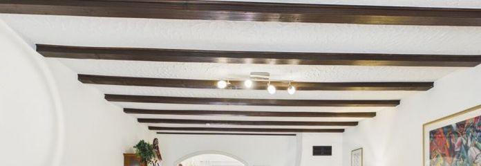 Aile mutluluğu! Taşınmaya hazır, modernize edilmiş, garajlı büyük ikiz müstakil ev, oyun sokağında