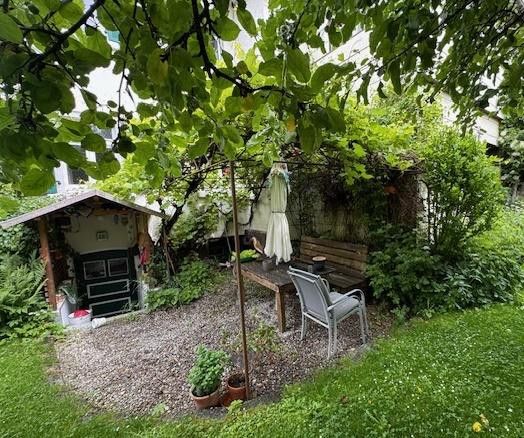 einladend Sitzen im Grünen